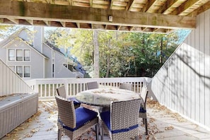Outdoor dining - Sea Colony 1st-floor condo with sauna, basketball court, & tennis (Bethany Beach)