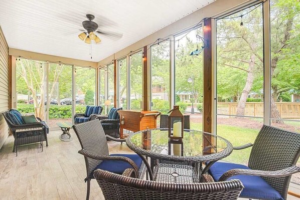 Dining - Sea Colony Tennis townhouse with screened porch basketball, pool, & gym (Bethany Beach)