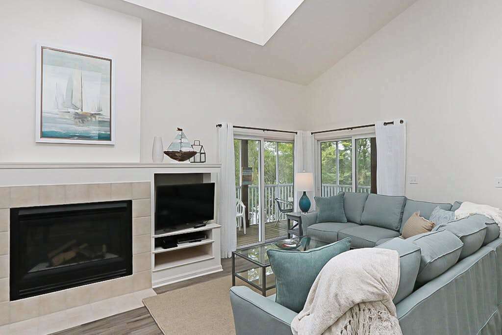 TV, fireplace, offices