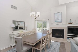 Dining - Sea Colony Tennis 2nd-floor condo with pool, gym & tennis court (Bethany Beach)