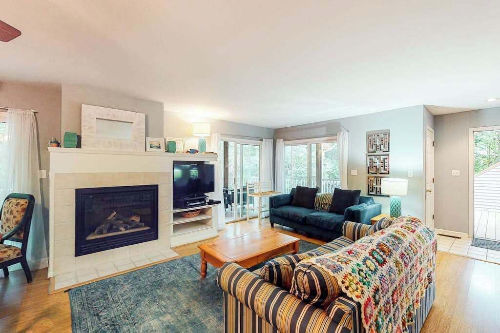 TV, DVD player, offices