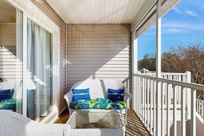 Terrace/patio - 2nd-floor Sea Colony Tennis condo with sauna, pool, & basketball court (Bethany Beach)