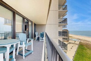 Property grounds - Sea Colony Ocean 9th floor condo w/ elevator, tennis court, and pool (Bethany Beach)
