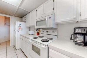 Fridge, microwave, oven, stovetop - Sea Colony Ocean 2nd floor condo w/ free WiFi, tennis court, and pool (Bethany Beach)