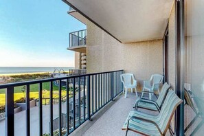 Property grounds - Sea Colony Ocean 2nd floor condo w/ free WiFi, tennis court, and pool (Bethany Beach)