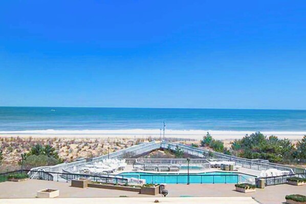 Pool - Sea Colony Ocean 3rd floor condo w/ free WiFi, shared sauna, and pool (Bethany Beach)