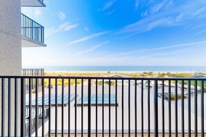 Property grounds - Sea Colony Ocean 3rd floor condo w/ free WiFi, shared sauna, and pool (Bethany Beach)