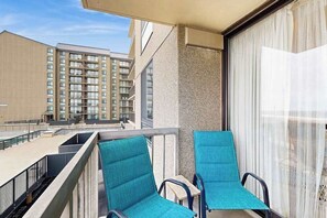 Property grounds - Sea Colony Ocean 2nd floor condo w/ elevator, basketball court, and gym (Bethany Beach)