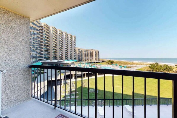 Property grounds - Sea Colony Ocean 3rd floor condo w/ pools, tennis/pickle ball, fitness center (Bethany Beach)