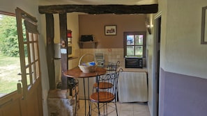 Dining - Gîte Cannelle for 2, near Honfleur with pool (Fatouville-Grestain)