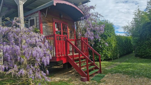 Gîte Bohème en Roulotte 2 à 4 personnes, proche de Honfleur avec piscine