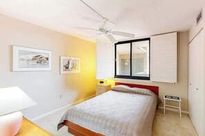 Iron/ironing board, WiFi, bed sheets - Sea Colony Ocean 3rd floor condo w/ tennis court, balcony, and basketball court (Bethany Beach)
