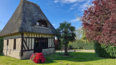 Exterior. Gîte La Petite Chaumière near Honfleur, sleeps 2–5, with pool