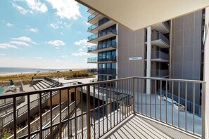 Property grounds - Sea Colony Ocean 2nd floor condo w/ pool, tennis court, and elevator (Bethany Beach)