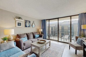 TV, DVD player - Sea Colony 2nd-floor condo with tennis court, sauna & pools - steps to beach (Bethany Beach)