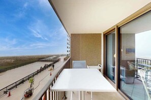 Terrace/patio - Sea Colony Ocean 3rd-floor condo with elevator, gym, & pool (Bethany Beach)