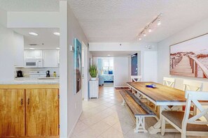 Dining - Sea Colony Ocean 5th floor condo w/ basketball court, tennis court, & free WiFi (Bethany Beach)