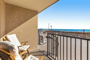 Property grounds - Updated Sea Colony Ocean 1st-floor condo with elevator & gym (Bethany Beach)