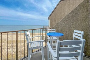 Outdoor dining - Sea Colony Ocean 9th floor condo with elevator, gym, and pool (Bethany Beach)
