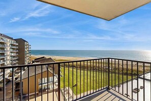 Property grounds - Sea Colony oceanfront condo with pool, hot tub, sauna, basketball, elevator (Bethany Beach)