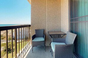 Property grounds - Sea Colony Ocean 6th floor condo with shared sauna, elevator, and tennis court (Bethany Beach)