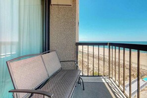 Property grounds - Sea Colony Ocean 6th floor condo with shared sauna, elevator, and tennis court (Bethany Beach)