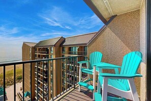 Property grounds - Sea Colony Ocean 9th floor condo w/ elevator, basketball court, and free WiFi (Bethany Beach)