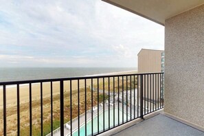 Property grounds - Sea Colony Ocean 7th floor condo w/ free WiFi, elevator, and tennis court (Bethany Beach)