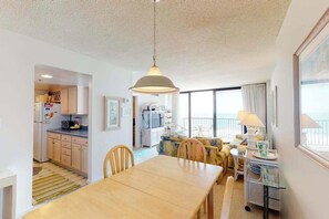 Dining - Sea Colony Ocean 7th floor condo w/ pool, shared sauna, and gym (Bethany Beach)