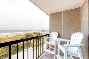 Property grounds - Sea Colony Ocean 3rd-floor condo with elevator & gym (Bethany Beach)