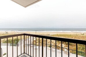 Property grounds - Sea Colony Ocean 3rd-floor condo with elevator & gym (Bethany Beach)