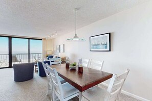Dining - Sea Colony Ocean 7th floor condo w/ basketball court, pool, and elevator (Bethany Beach)