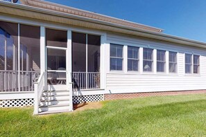 Exterior - Bayside Resort house w/ golf on-site, private gas grill, pool & basketball court (Selbyville)