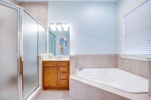 Shower, hair dryer, towels - Bayside Resort house w/ golf on-site, private gas grill, pool & basketball court (Selbyville)