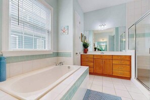 Shower, towels - Bayside Resort house with pool, lakefront, golf on-site, & tennis court (Selbyville)