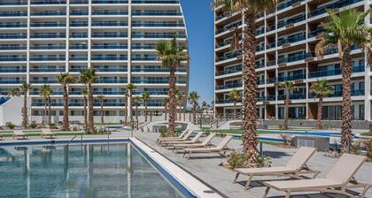 Beachfront 2BR Condo Pool Ocean Views Resort