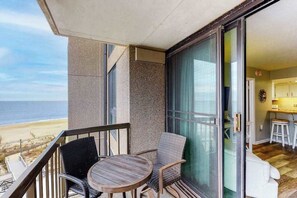 Outdoor dining - Sea Colony Ocean 6th floor condo w/ tennis court, balcony, and shared sauna (Bethany Beach)
