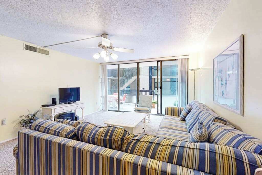 1st Floor Sea Colony Condo With Shared Gym, Tennis Court, And Elevator - 베다니 비치