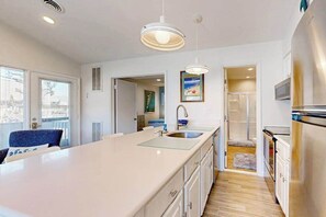 Fridge, microwave, oven, stovetop - Sea Colony Tennis 1st floor condo w/ free WiFi, shared sauna, and tennis court (Bethany Beach)