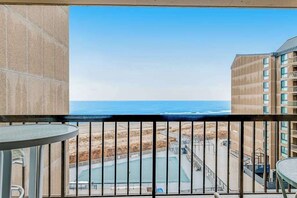 Property grounds - Sea Colony Ocean 6th floor condo w/ shared sauna, elevator, and free WiFi (Bethany Beach)