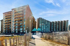 Exterior - Sea Colony Ocean 5th floor condo w/ shared sauna, elevator, and pool (Bethany Beach)