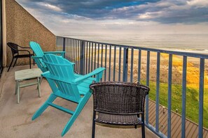 Terrace/patio - Sea Colony ninth floor condo with shared pool, hot tub & ocean views (Bethany Beach)