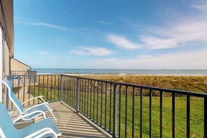Property grounds - Sea Colony 2nd floor condo with pool & basketball court (Bethany Beach)