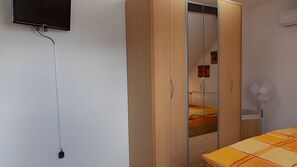WiFi, bed sheets