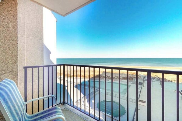 Property grounds - Sea Colony Ocean 5th floor condo w/ tennis court, pool, and elevator (Bethany Beach)