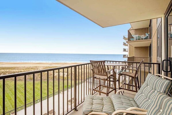 Property grounds - Sea Colony Ocean 6th floor condo w/ pool, gym, and free WiFi (Bethany Beach)