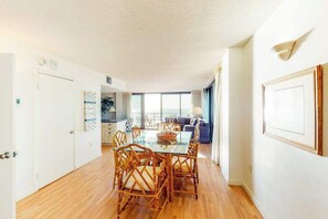 Dining - Sea Colony 6th floor condo w/ balcony, pool, and tennis court- ocean view (Bethany Beach)