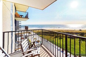 Property grounds - Sea Colony 6th floor condo w/ balcony, pool, and tennis court- ocean view (Bethany Beach)