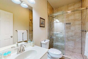 Shower, towels - Inviting Millville by the Sea townhouse, community pool & playground (Millville)