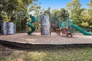 Children’s area - Sea Colony Ocean 11th floor condo w/ free WiFi, tennis court, & basketball court (Bethany Beach)